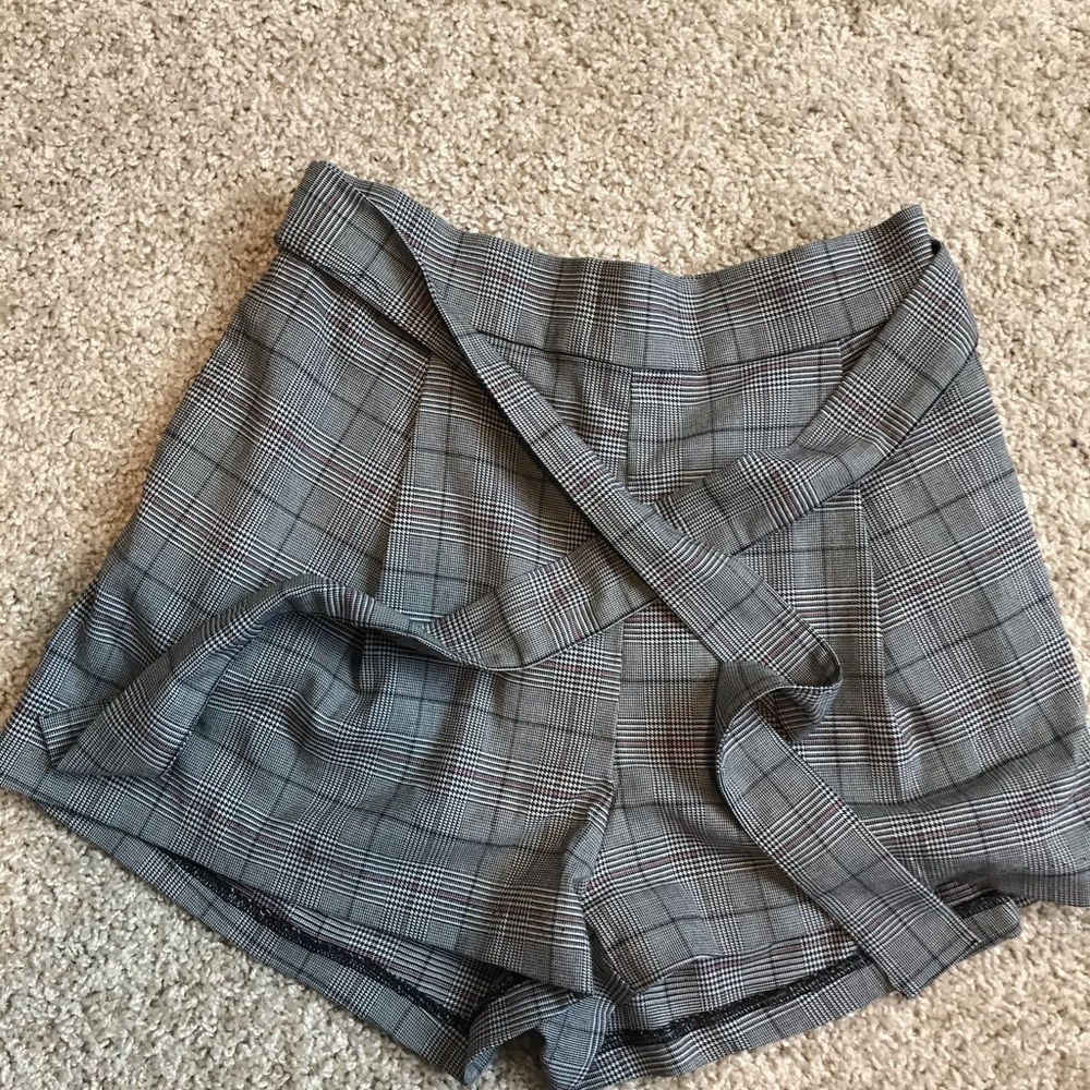 Divided H&M shorts with front tie - Picture 4 of 9